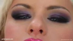 Abspielen Bridgets intensive Gonzo-Solo-Masturbationssitzung bei Give Me Pink
