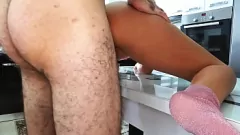 تشغيل جوني يمارس الجنس العنيف مع تينا في المطبخ