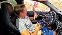 تشغيل اشتعلت ديك فلاش العام! غريب يساعد في أن يكون اللسان المحفوف بالمخاطر