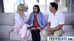 Oynat Stepmom Brandi Love, ailenin pornografik istismarlarına Teen Ryder Rey'i başlatır