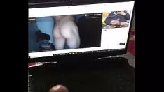 Jouer Il m'ouvre son cul pour que je puisse mettre mon sashay en lui