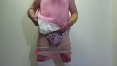 Reproduzir Fraldas molhadas de Pinky brincar com Femdom Fun - crossdresser maricas em calças de plástico