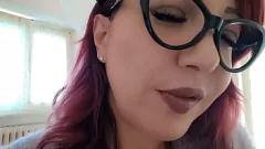 Reproduzir Sexy Milf revela seus segredos sujos: amador nu com peitos grandes e mamilos inchados