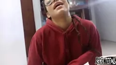 Reproduzir Surpresa de 18º aniversário da Staftistister - sua primeira experiência pornô