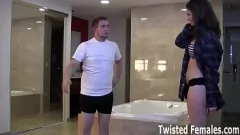 Reproducir Fantasía de POV de bolas: el hombre sumiso es dominado por la femdom grande