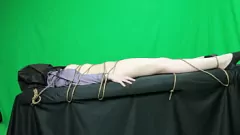 Odtwórz Drobna Scarlett Johnson zostaje zerżnięta w fetysz przez Jasona Vorheesa
