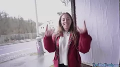 Afspelen Openbare POV buitenneuk met sletterige panty tiener