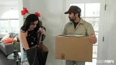 Abspielen Donnie Rock gibt Whitney Wright den Hardcore-Fick, nach dem sie sich sehnte