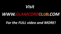 Reproducir Modelo europea con clase hace garganta profunda a una polla dura en una escena porno glamorosa