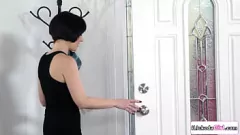 Redare Milf lesbiană senzuală Jessica Ryan lingă păsărica rasă a asistentei ei brunetă în porno de lenjerie