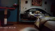 Jouer Mia è fottuta con il culo grosso della telecamera segreta del numero reale e screma la torta
