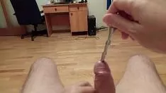 Oynat Ilımlı phallus durağı, alışılmadık sashay görünümlü çubuk tarafından çalıştırılan tam iç mekandır.