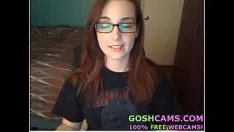 Reproduzir Adolescente gostosa e ruiva com óculos fode sua gatinha mais tarde sobre begrime derramar o feijão