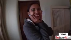 Reproducir Las pequeñas tetas de la delgada adolescente tailandesa Cherry rebotan en una apasionada cogida en el baño en POV